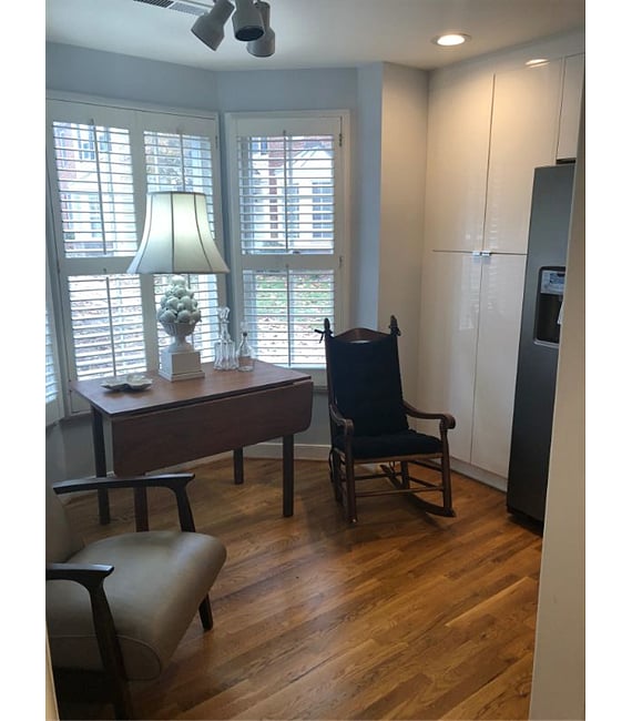 Breakfast nook in kitchen (View to the left when walking in front door)