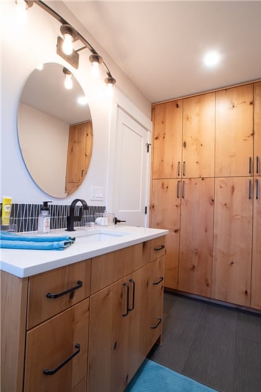 Bath with Custom Storage
