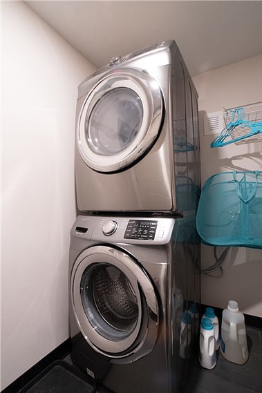 Full Size LG Washer & Dryer in the Apartment