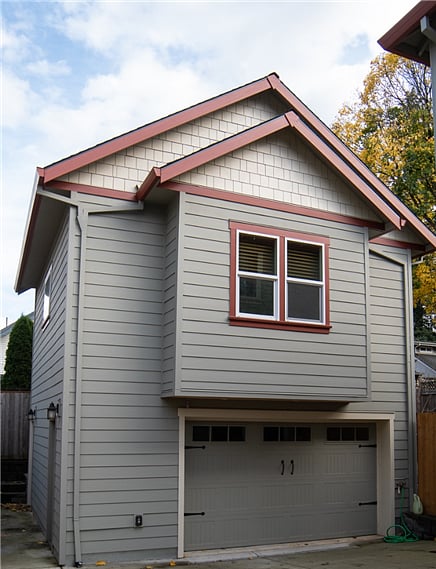 Secluded full upstairs apartment