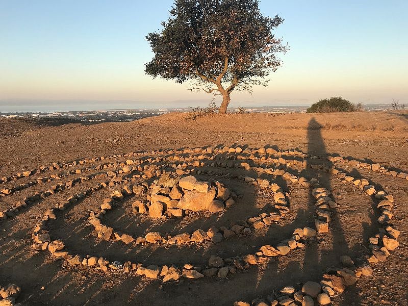 Labyrinth - reward at the top of the hill - 25 min from your door