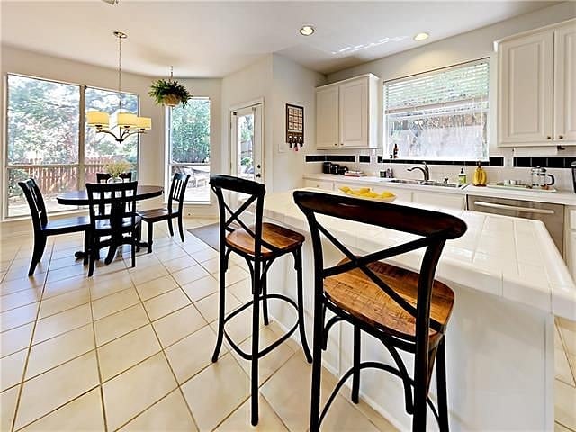 Furnished Finder property 212978_1 photo 3