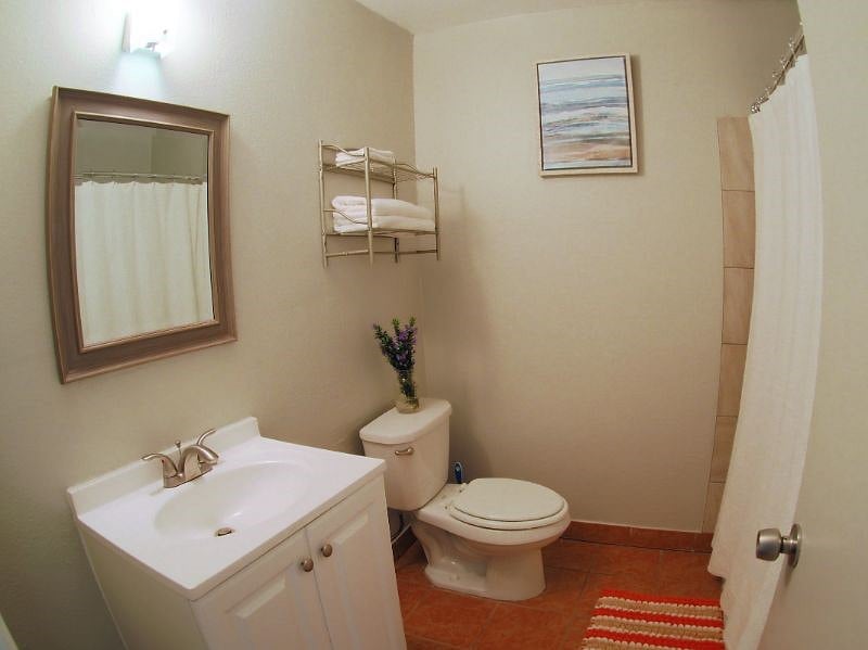Main Full bath with bath tub, rainshower head and water softening filter. 