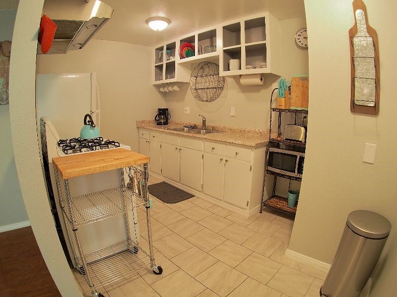 Fully equipped kitchen with all new appliances