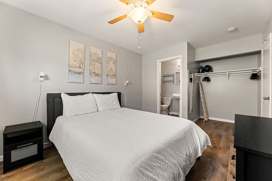 Master Bedroom with en suite bath