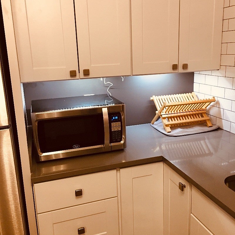 Full size microwave w under counter lighting