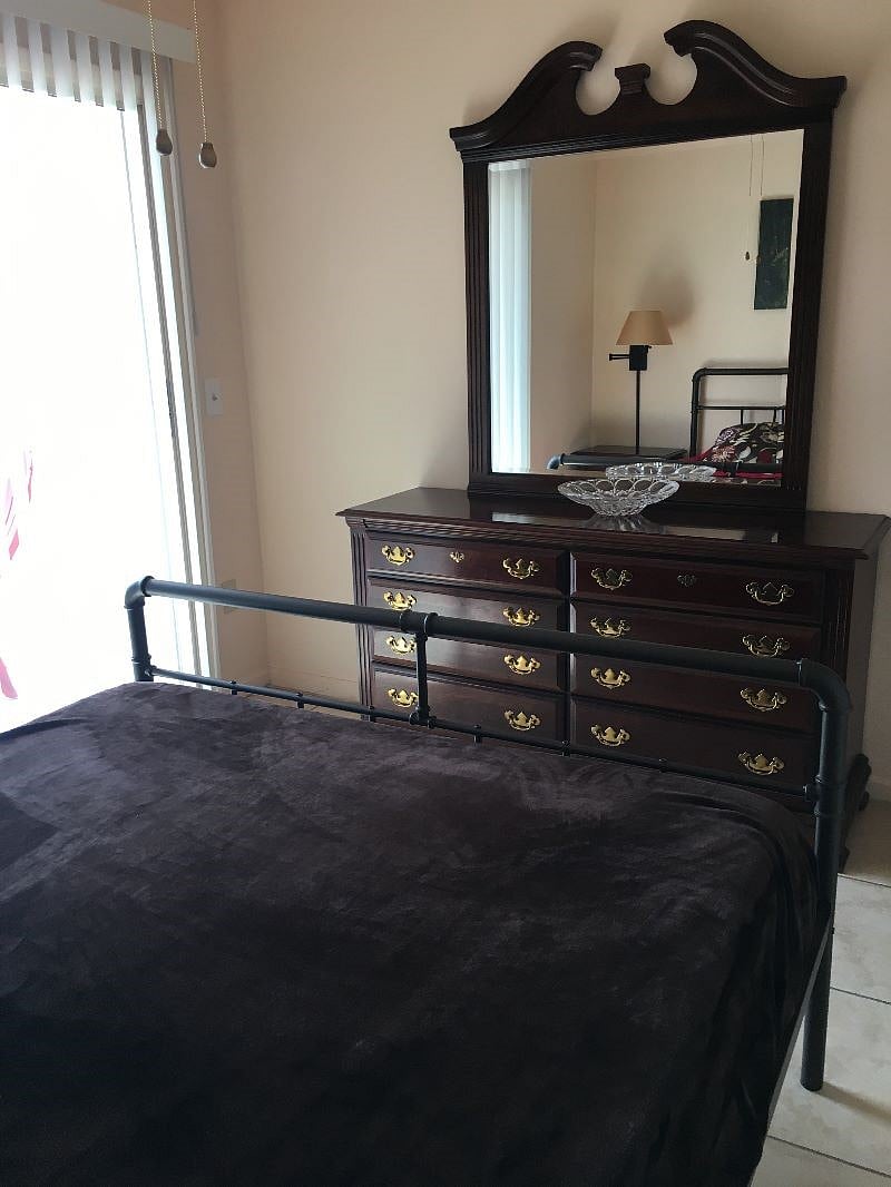 Bedroom Queen Bed