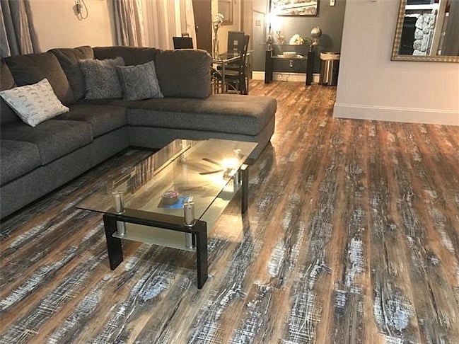 New couch and furnishing, large main living-kitchen area.
