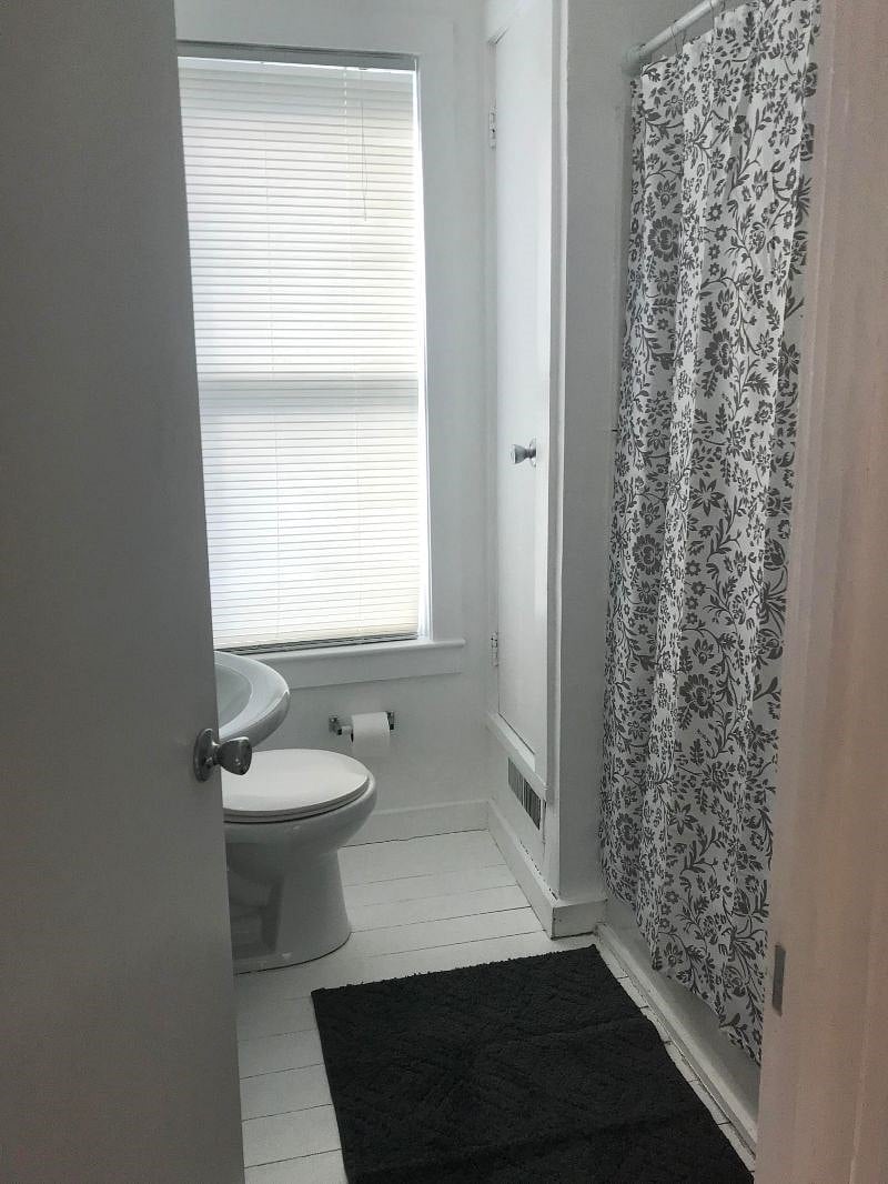 Full bath on 2nd floor