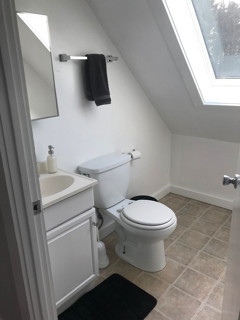 3rd floor 1/2 bath