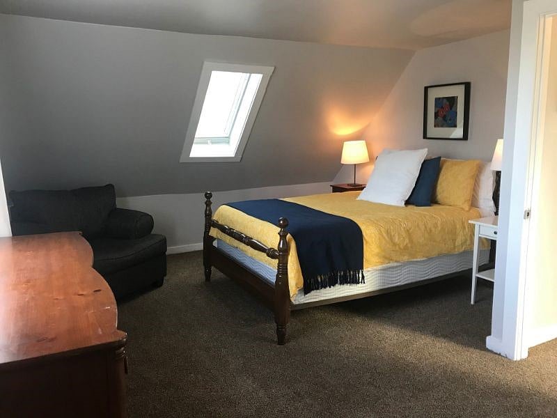 3rd bedroom with queen bed on 3rd floor