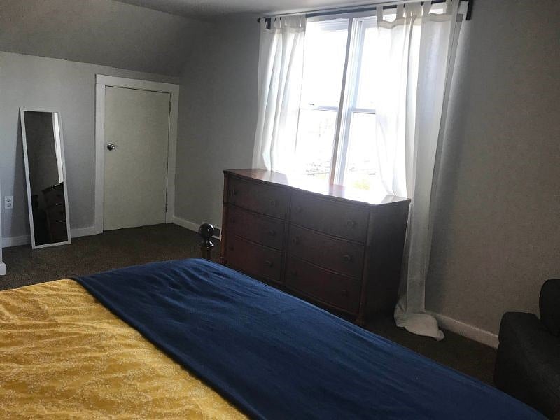 3rd bedroom with queen bed on 3rd floor
