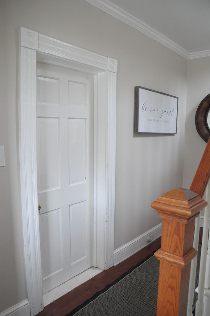 Door leading to 1st floor unit (door locks)