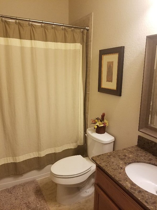 Bathroom (shower /tub)