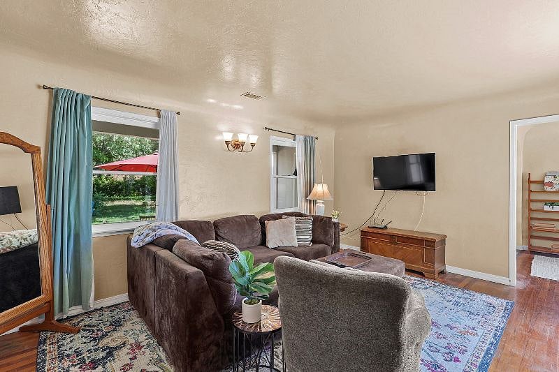 Furnished Finder property 216202_1 photo 4
