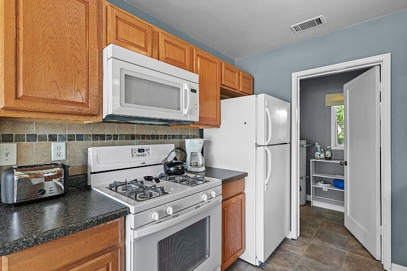 Furnished Finder property 216202_1 photo 6