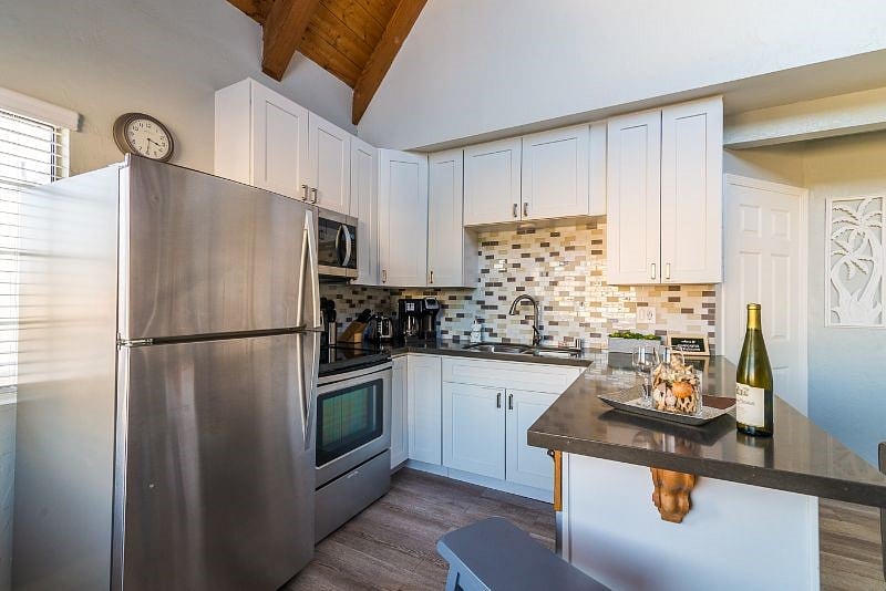 Full kitchen, refrigerator, microwave, stove/oven and dishwasher