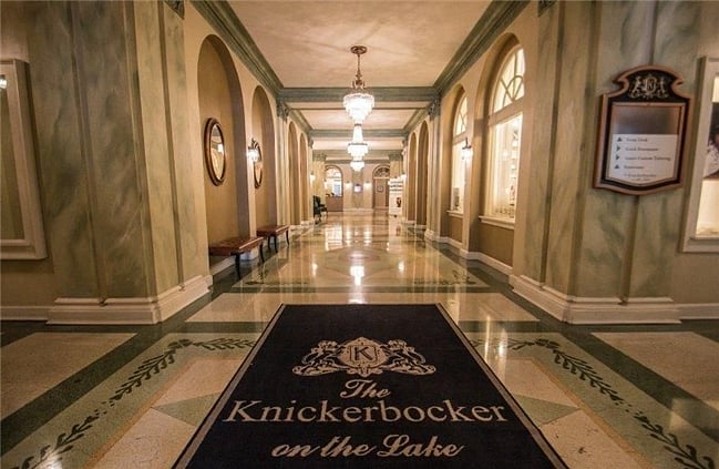 Lobby in Quiet Building