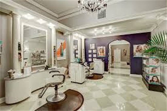 Salon in Building