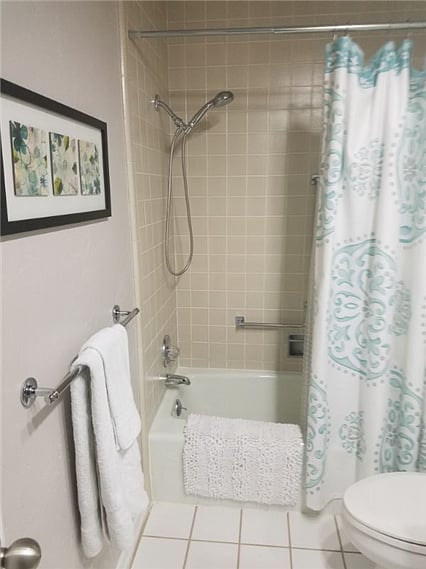 second bath with tub/shower