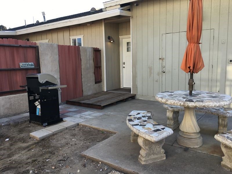 Private entrance. Park your car right by the front door.
