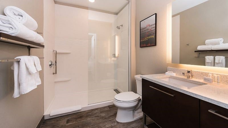 Get ready with space for all your things in our bathroom and vanity area. Granite counter tops, abundant storage and bright lighting make it easy to look your best. This photo is a representation of the hotel’s facilities and amenities.