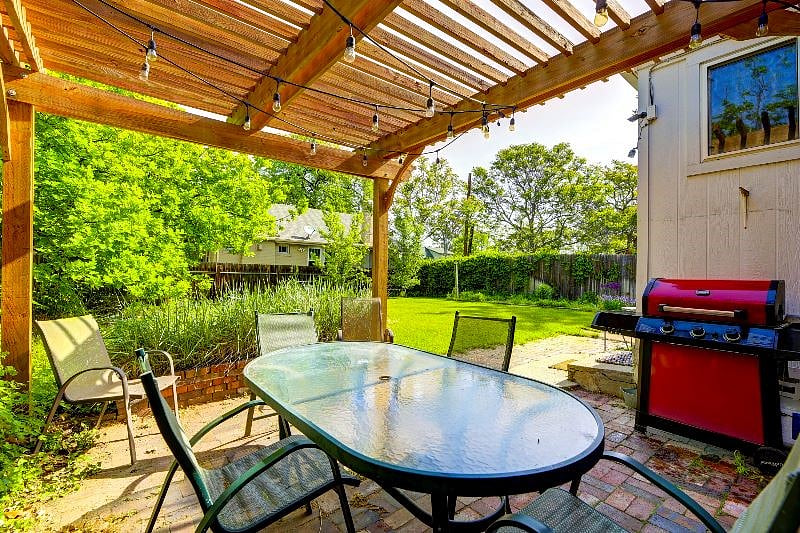 Pergola W/ BBQ