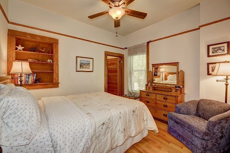 Queen Bedroom 1