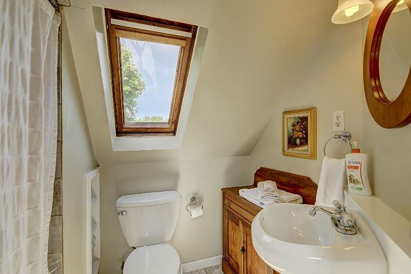 Upstairs Bath