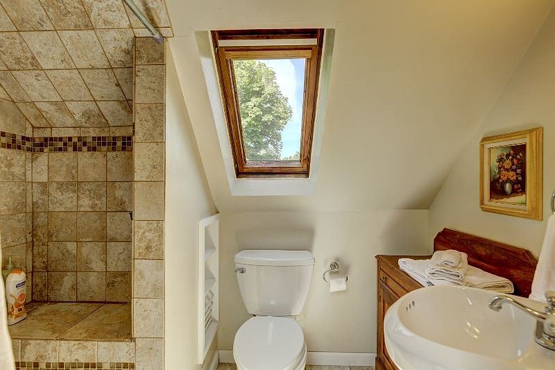 Upstairs Bath