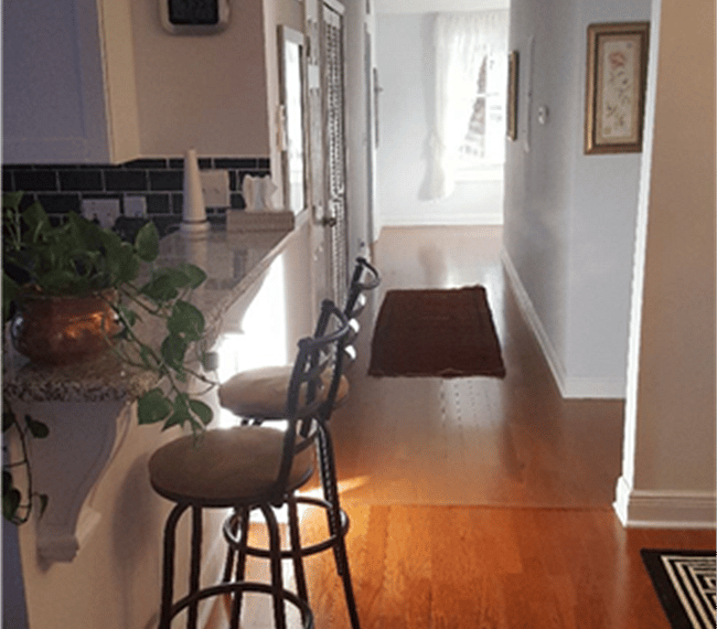 Hallway to bedrooms & laundry