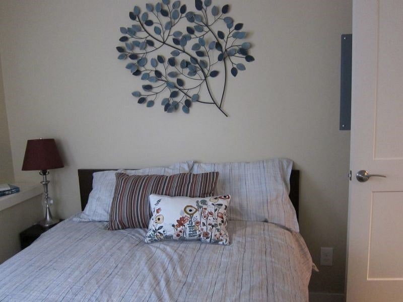 Full size bed