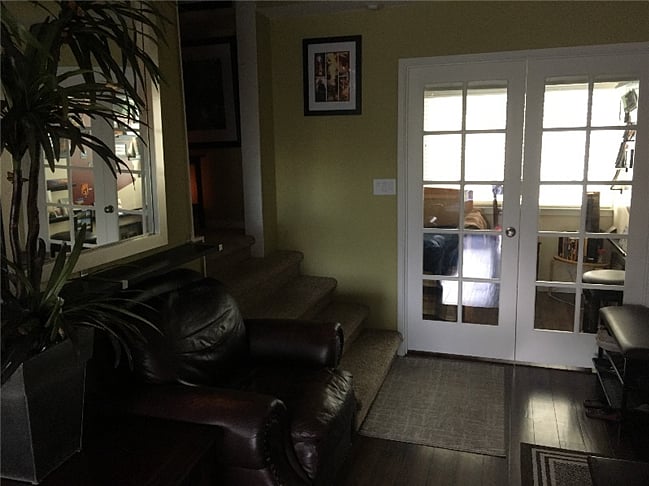 entryway and doors into day bedroom