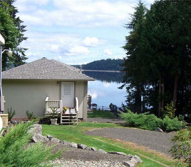 View of cottage from driveway
