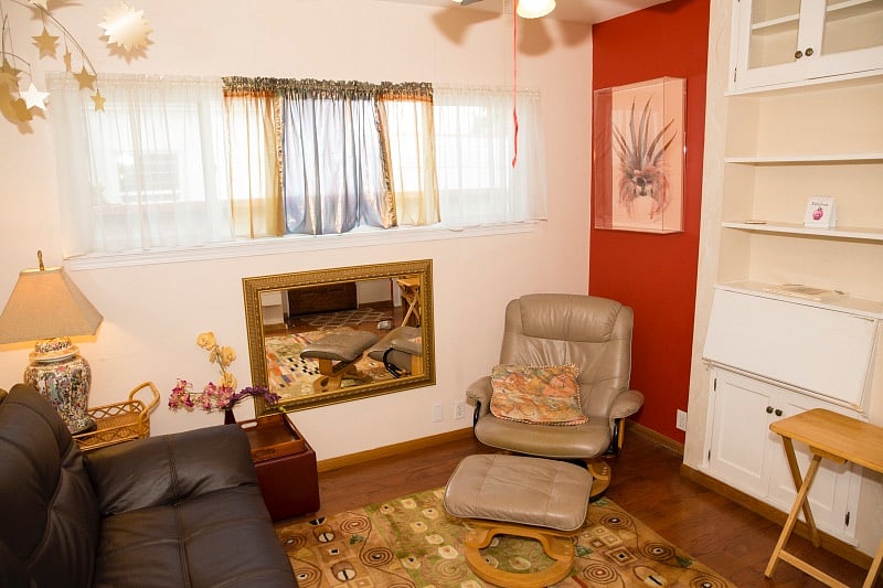 ChezAyna living room.