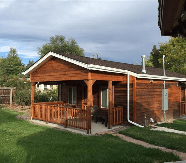 Front cabin with porch