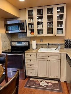 fully stocked kitchen, Lots of dishes, full size appliances.  granite tile countertops.  