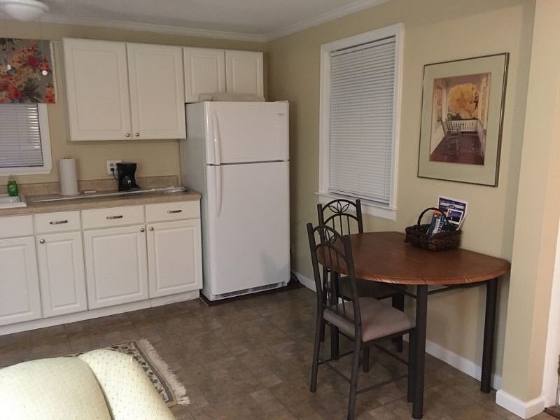 Kitchen with table & chairs