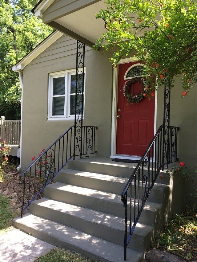 Front entrance to cottage