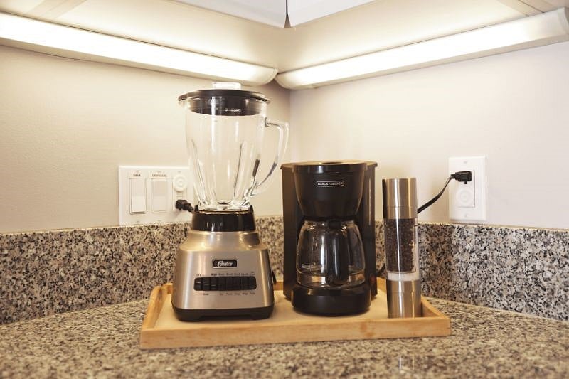 Modern Kitchen with full size appliances!