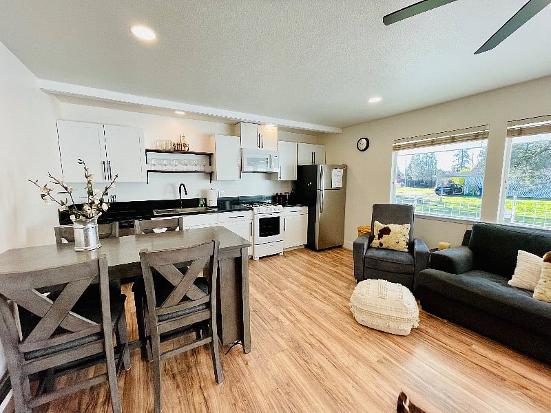 Furnished Finder property 220984_1 photo 4