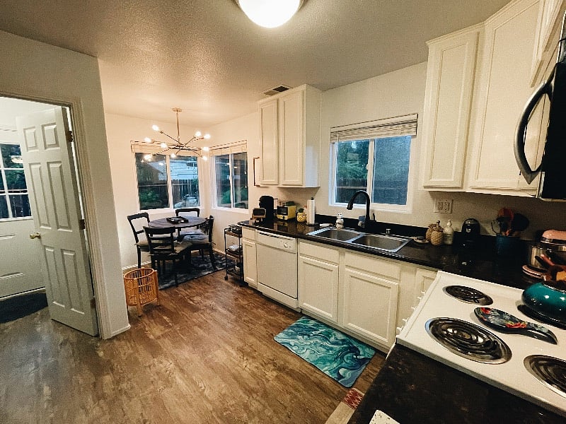 Furnished Finder property 220984_2 photo 7