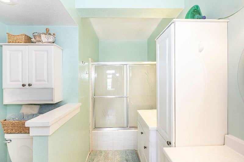Bathroom tub/shower