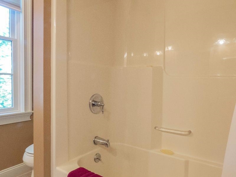 Shared bath, tub/shower