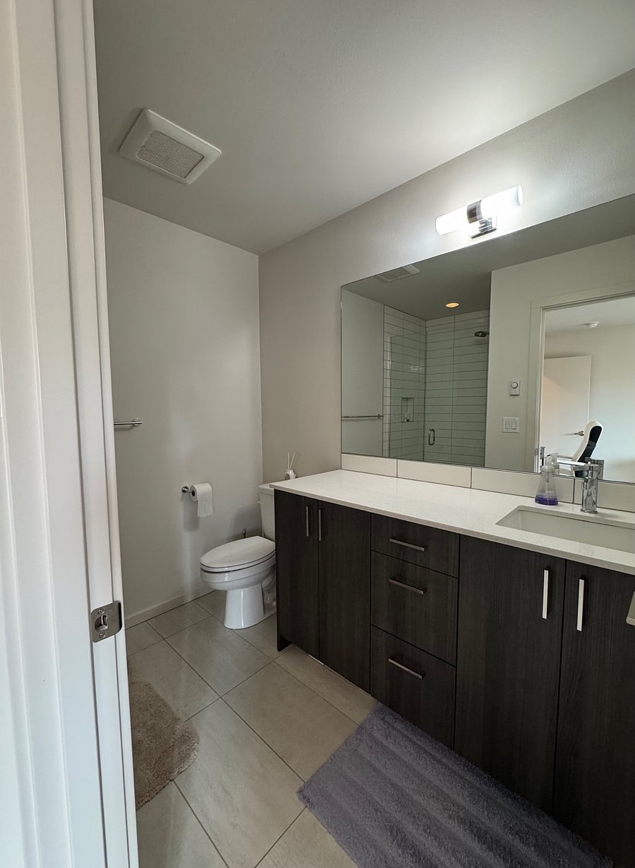 Room #4, Master bathroom