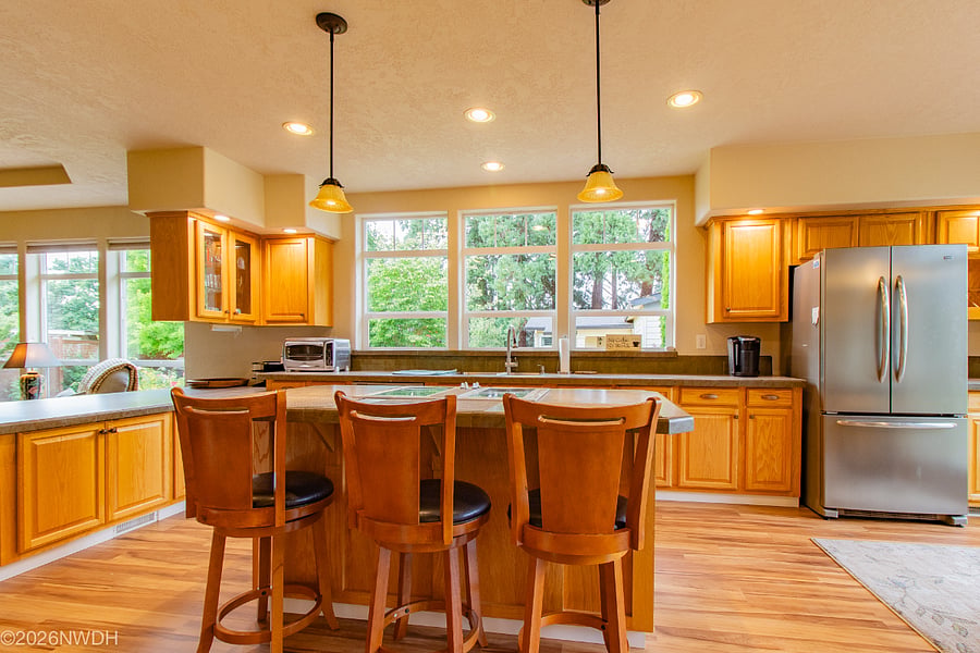 The eating bar has seating for 3-4 people when you have guests visiting. You can easily chat with them as you prepare snacks and meals.