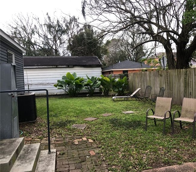 Large back yard with gas and charcoal grills