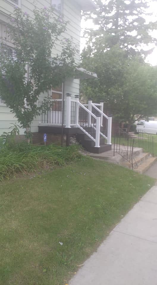 Front of Home. Side view. More pictures to follow