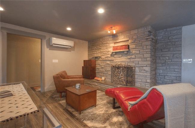 fireplace/sitting area