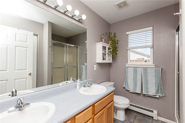 Main bedroom bathroom